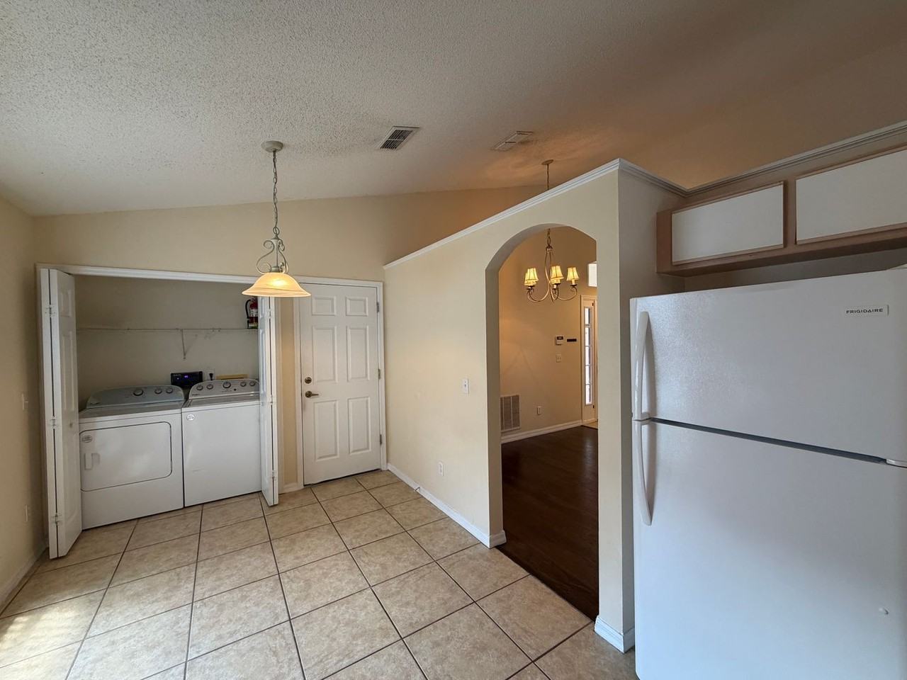 182 Kellygreen Ave - Photo 5 of 28