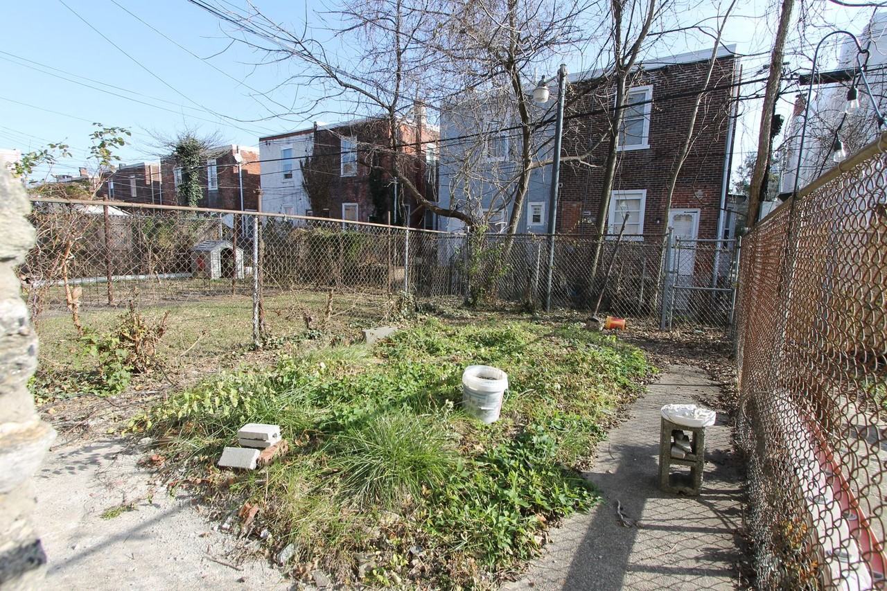 124 W Pomona St - Photo 2 of 32