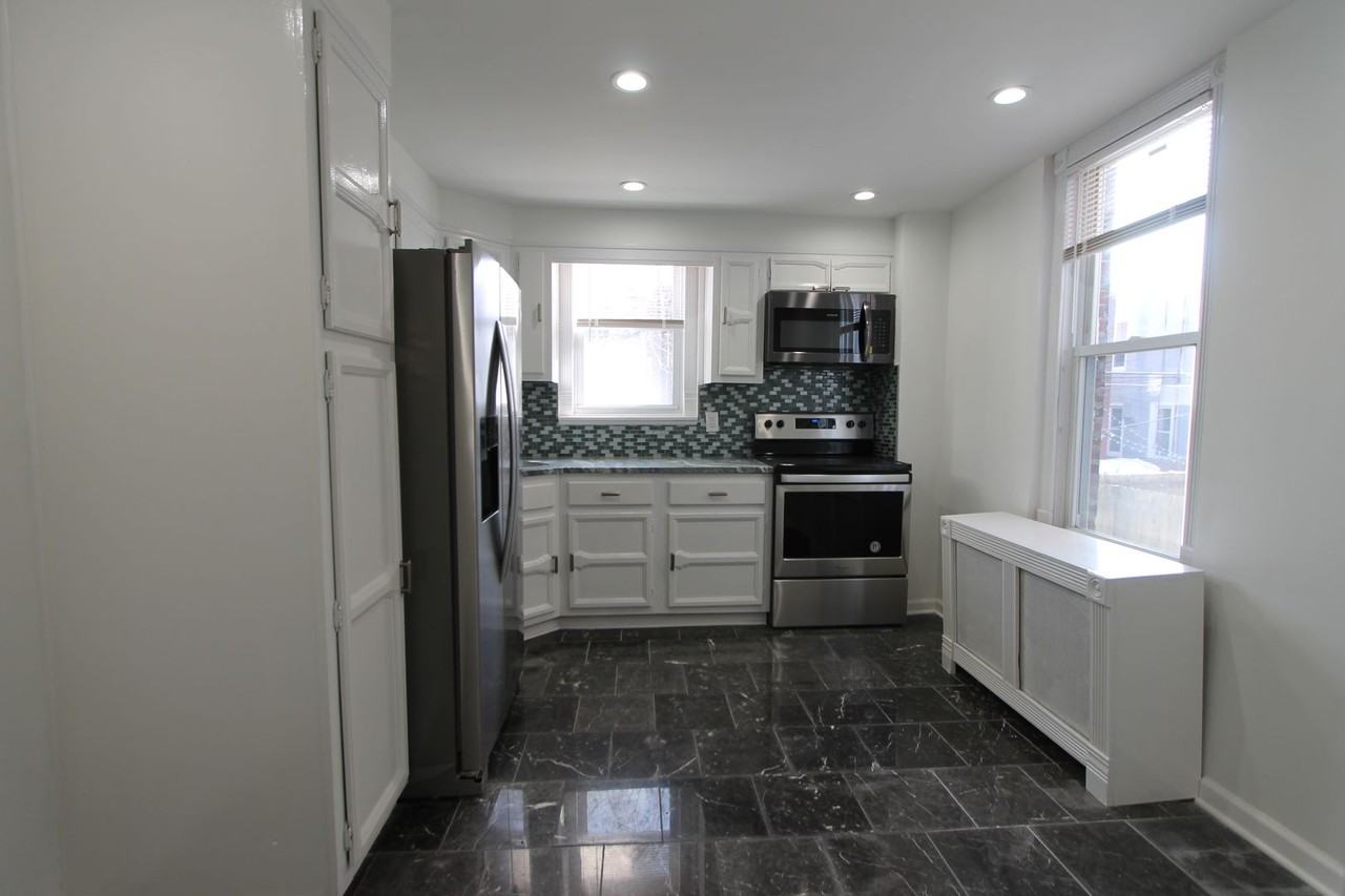 124 W Pomona St - Photo 5 of 32