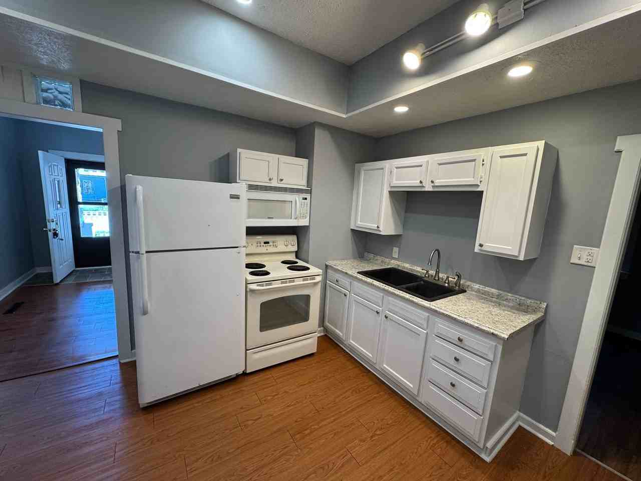 1426 English Ave - Photo 7 of 19