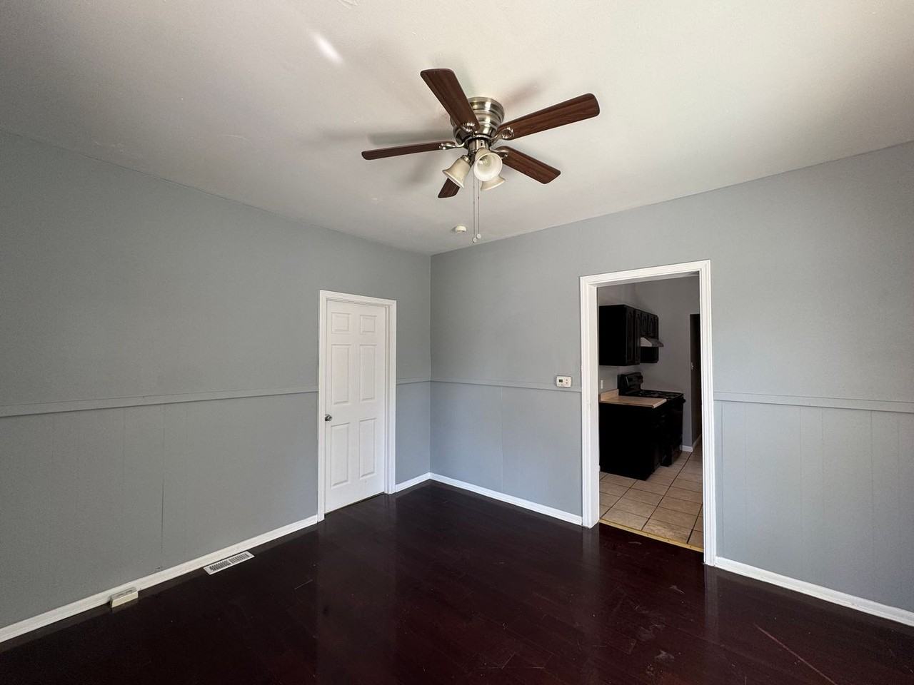 439 N Forest Ave - Photo 2 of 23