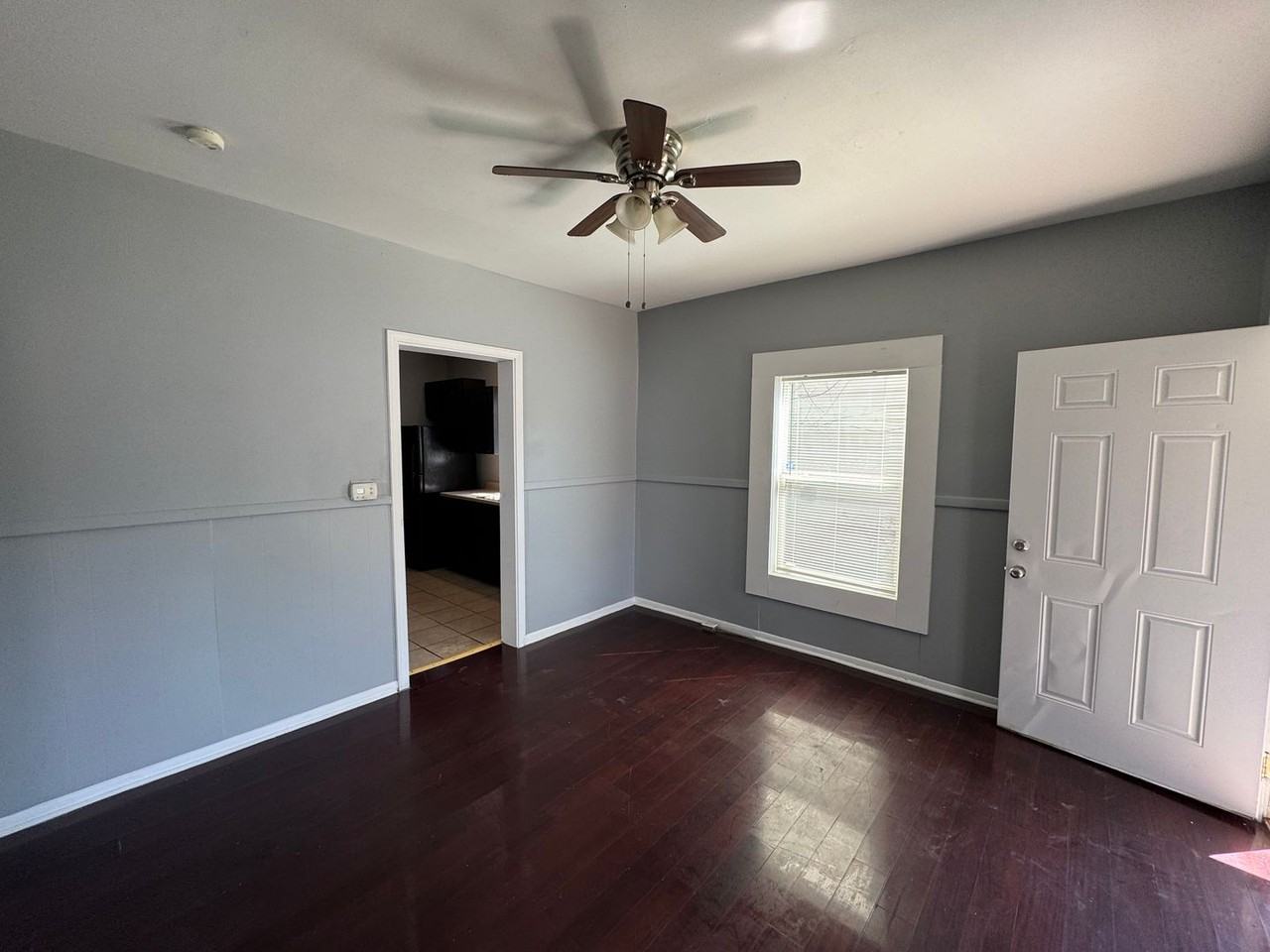 439 N Forest Ave - Photo 5 of 23