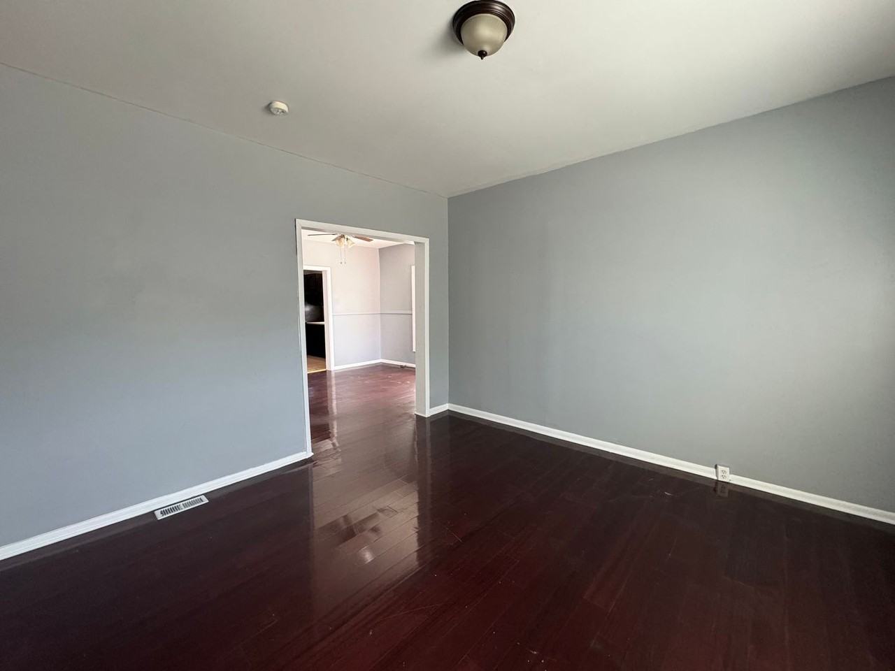 439 N Forest Ave - Photo 7 of 23