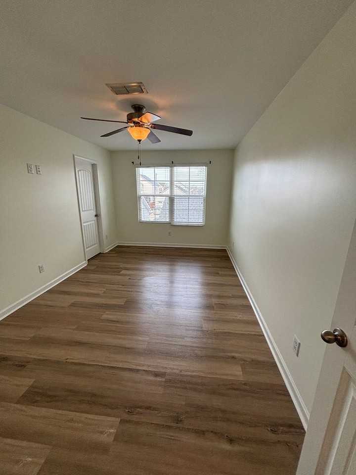 1804 Riverbirch Ln - Photo 7 of 18