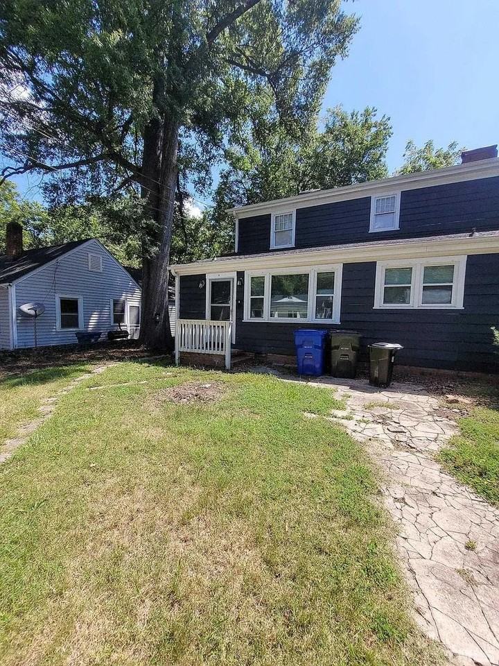 802 Park Ave Apt B - Photo 2 of 20