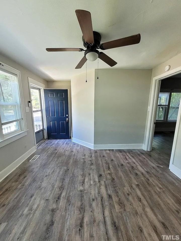 802 Park Ave Apt B - Photo 4 of 20