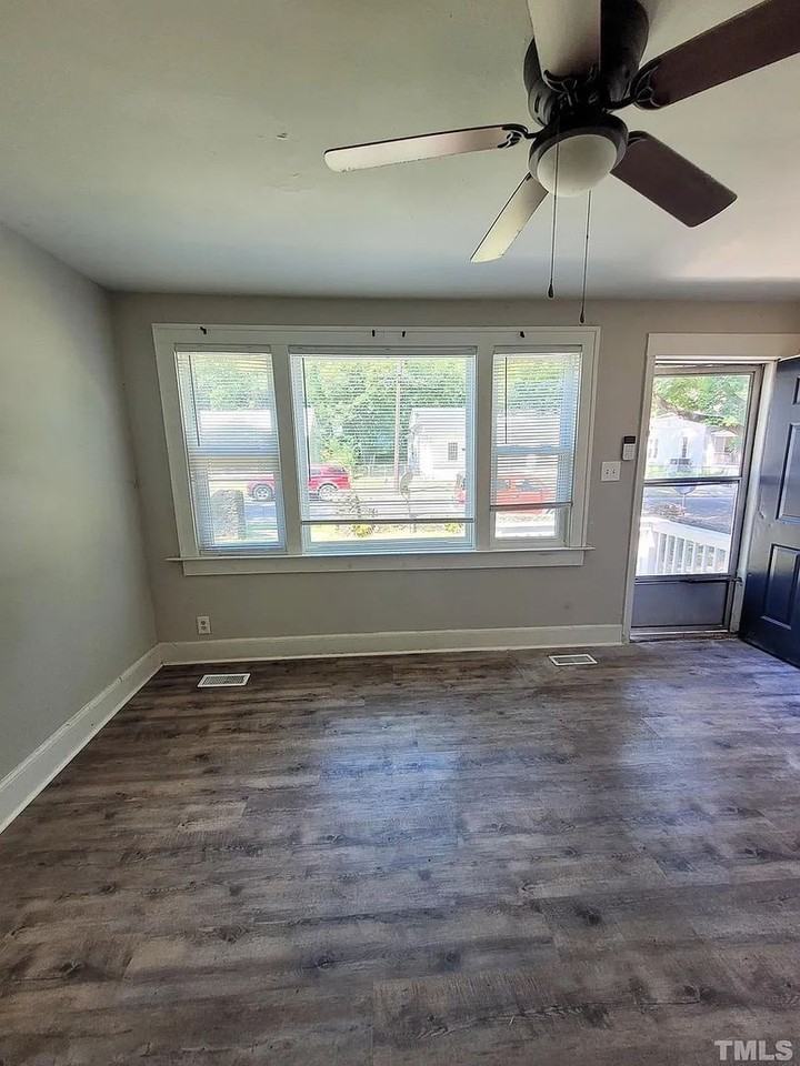 802 Park Ave Apt B - Photo 5 of 20