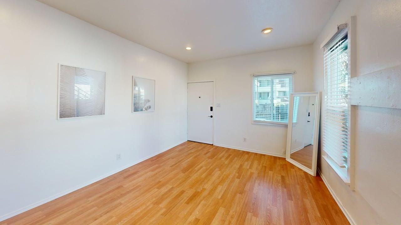 215 Evergreen Ave - Photo 7 of 15