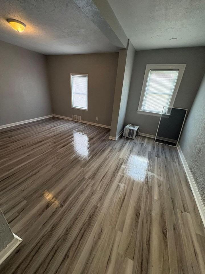 1045 N Elmer St - Photo 7 of 8