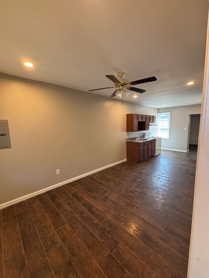 1854 Clarence St - Photo 2 of 7