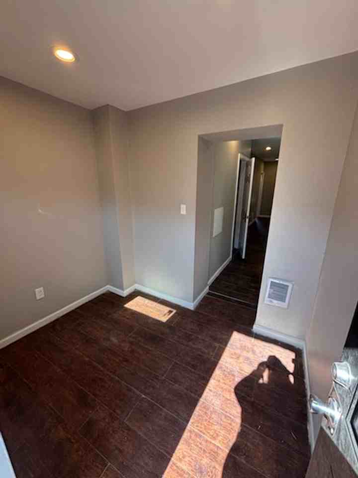 1854 Clarence St - Photo 4 of 7