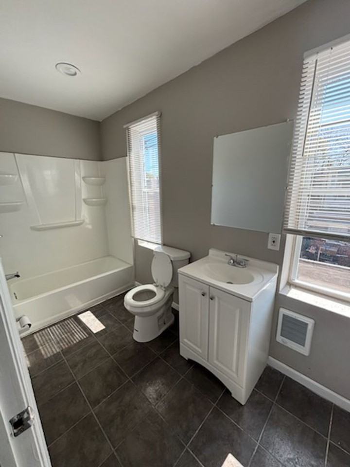 1854 Clarence St - Photo 5 of 7