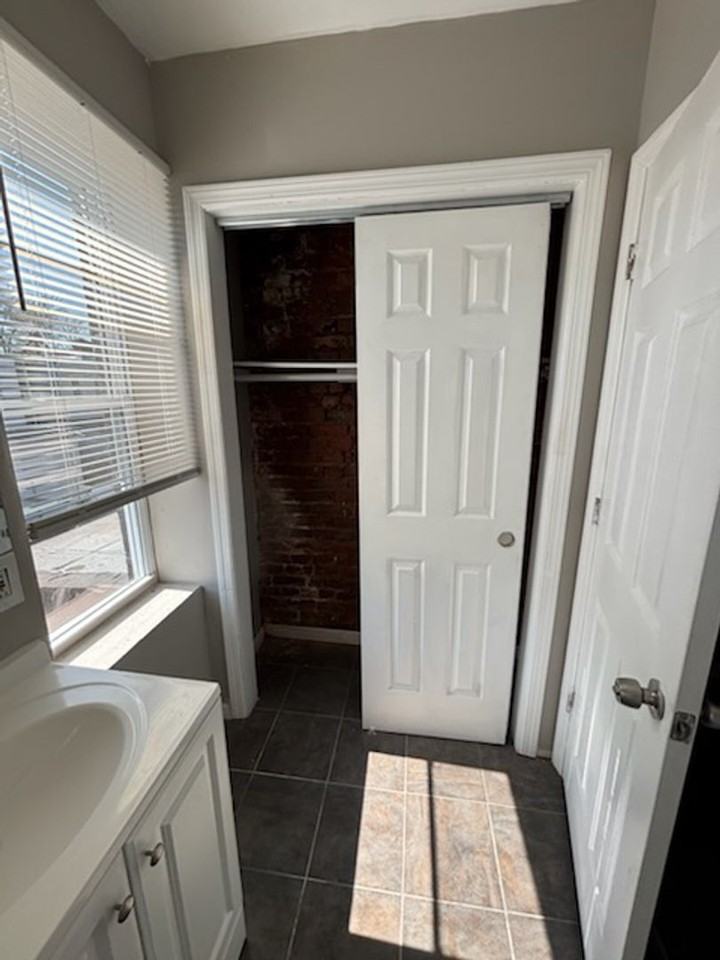 1854 Clarence St - Photo 6 of 7