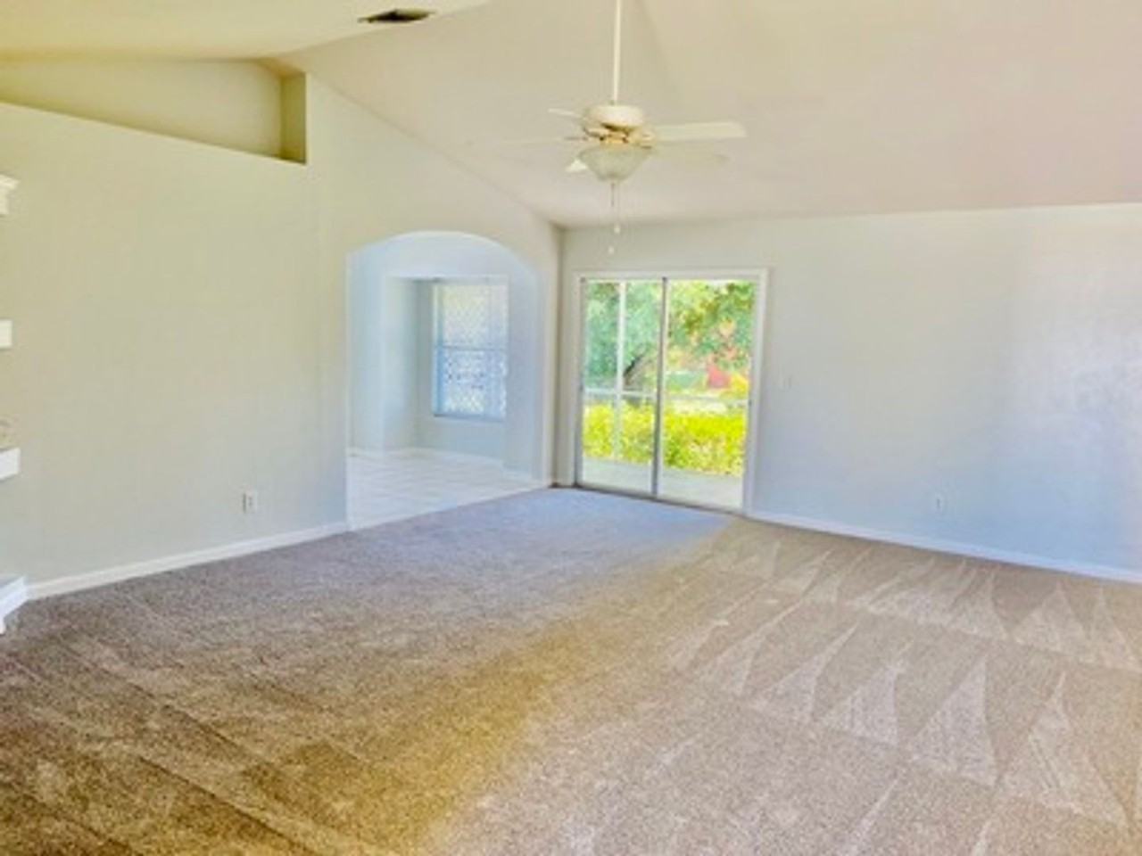 18477 Sunflower Rd - Photo 2 of 10