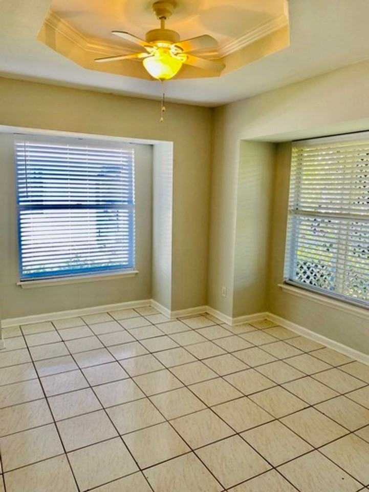 18477 Sunflower Rd - Photo 6 of 10