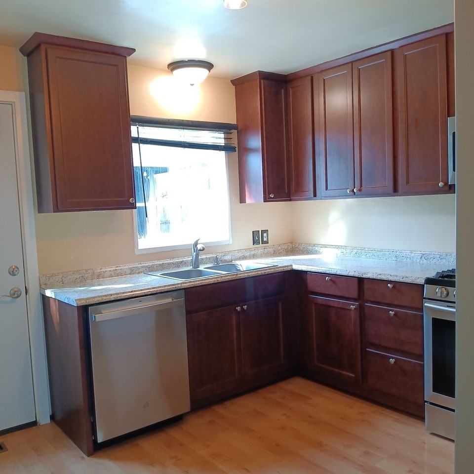 880 Judson St Se - Photo 7 of 26