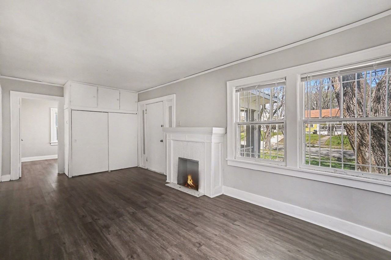 2407 E 67th Ter - Photo 3 of 16