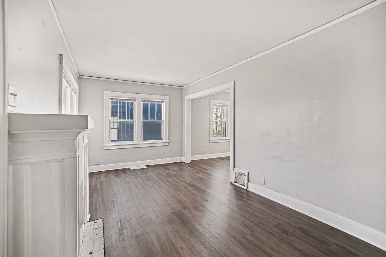 2407 E 67th Ter - Photo 4 of 16