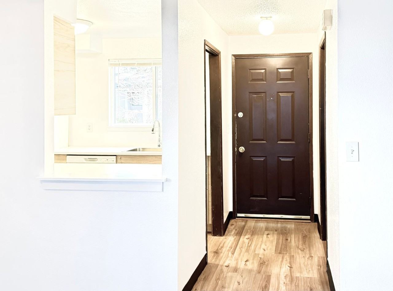 12334 Sw Sussex St - Photo 2 of 22