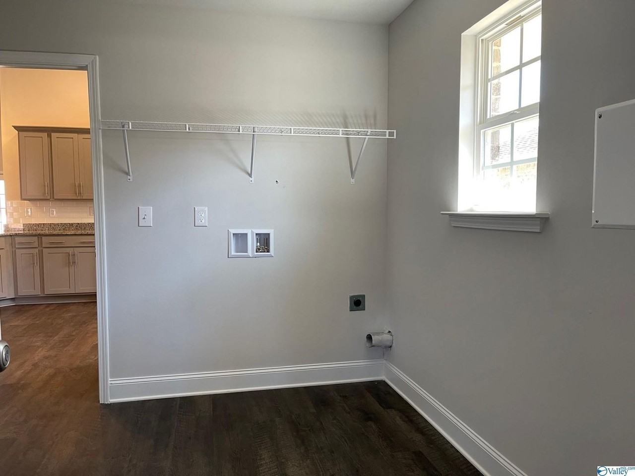 197 Abercorn Dr - Photo 4 of 8