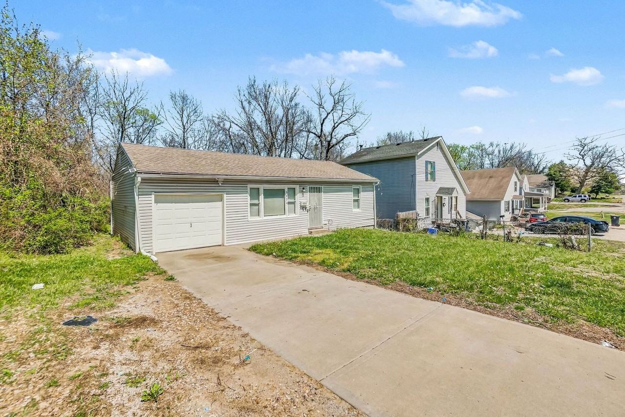 3854 E 59th St - Photo 2 of 15