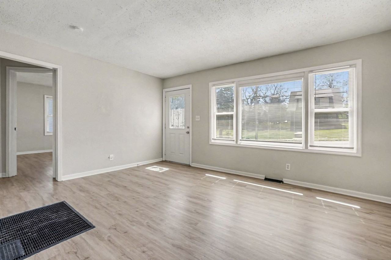 3854 E 59th St - Photo 3 of 15