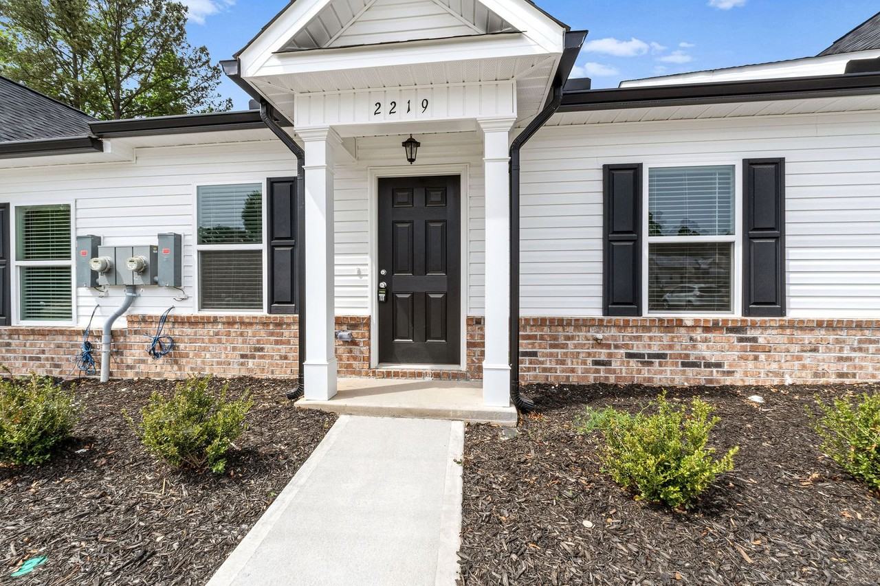 2219 Archer Ln - Photo 2 of 17