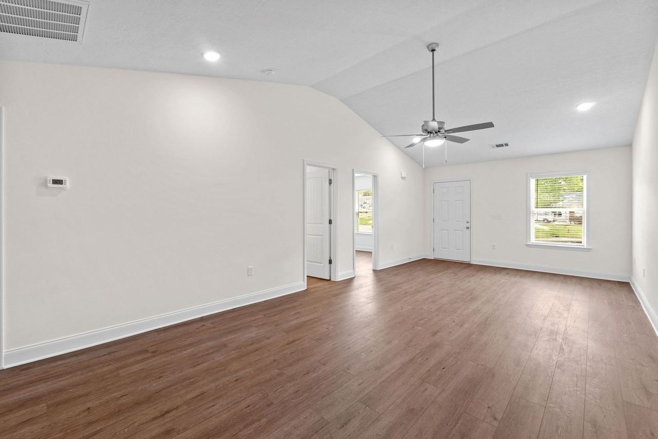 2219 Archer Ln - Photo 4 of 17