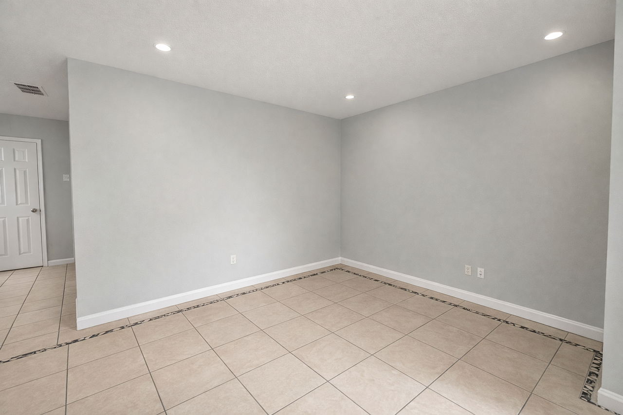 1105 E Austin Ave - Photo 3 of 10