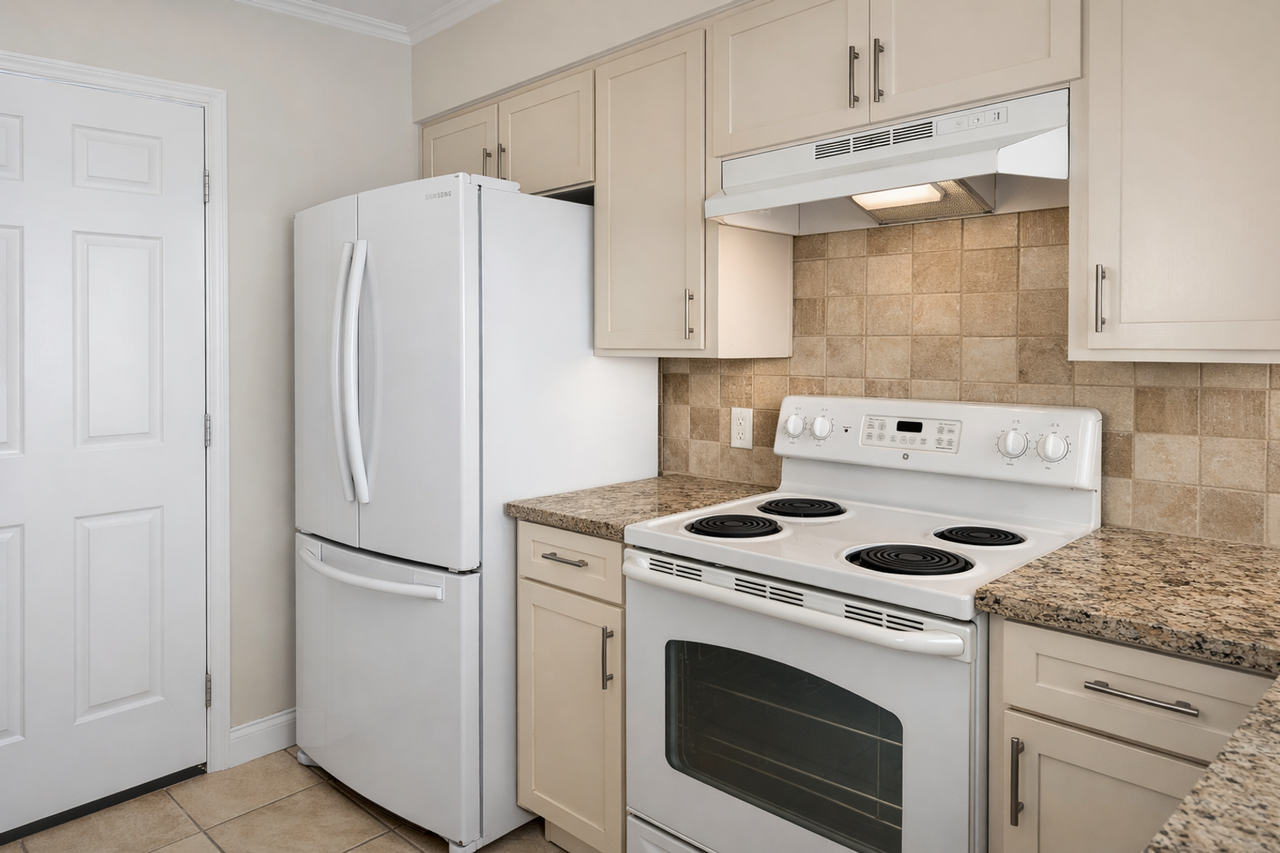 1105 E Austin Ave - Photo 5 of 10