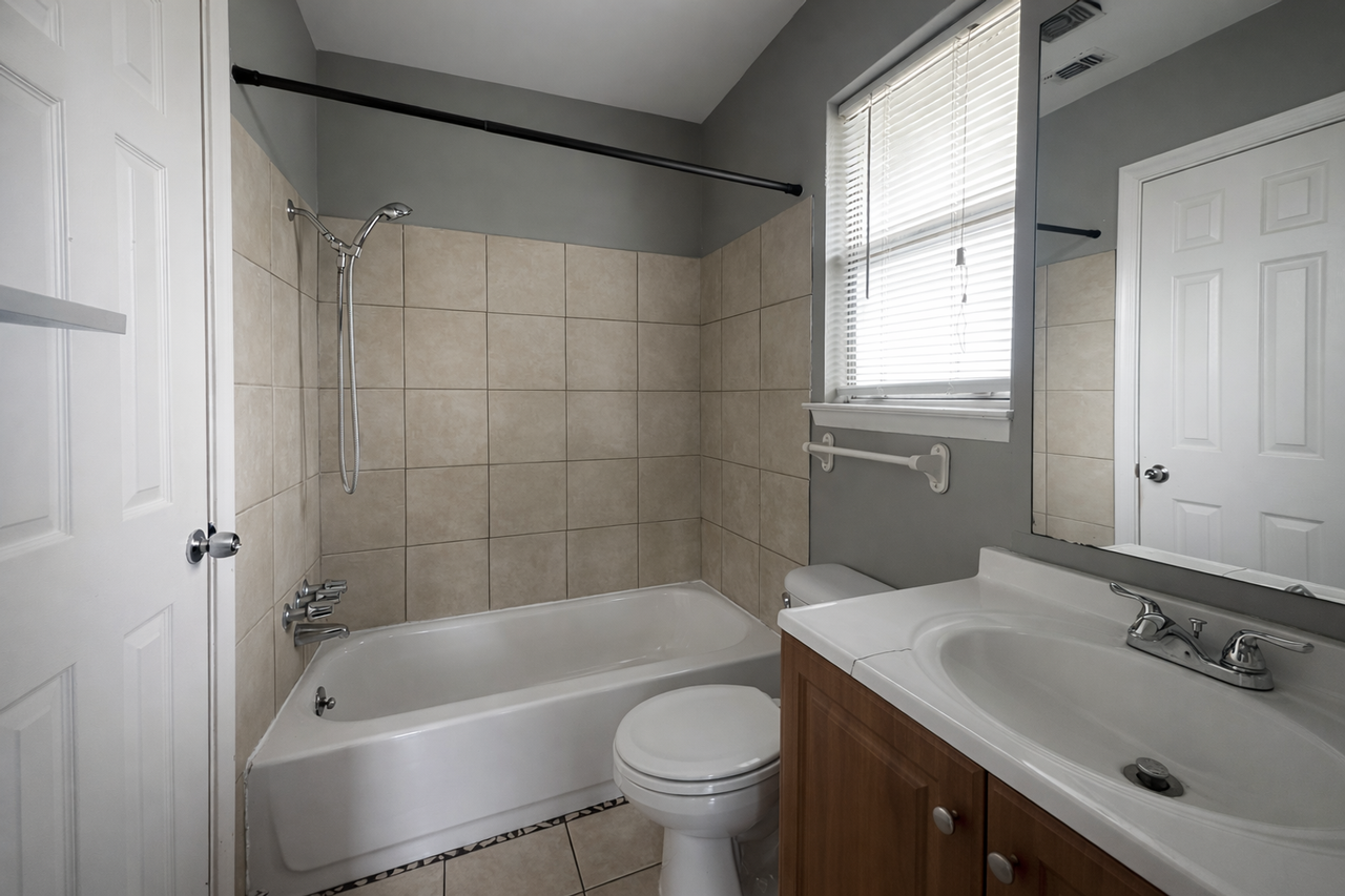 1105 E Austin Ave - Photo 7 of 10