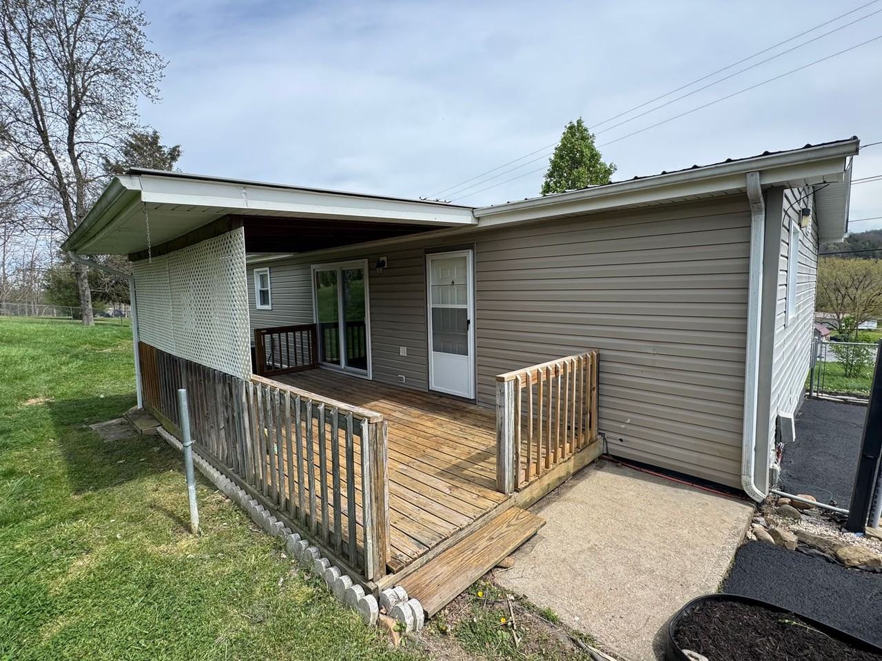 300 Derby Dr - Photo 2 of 15