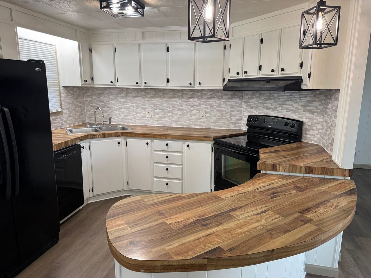 300 Derby Dr - Photo 3 of 15