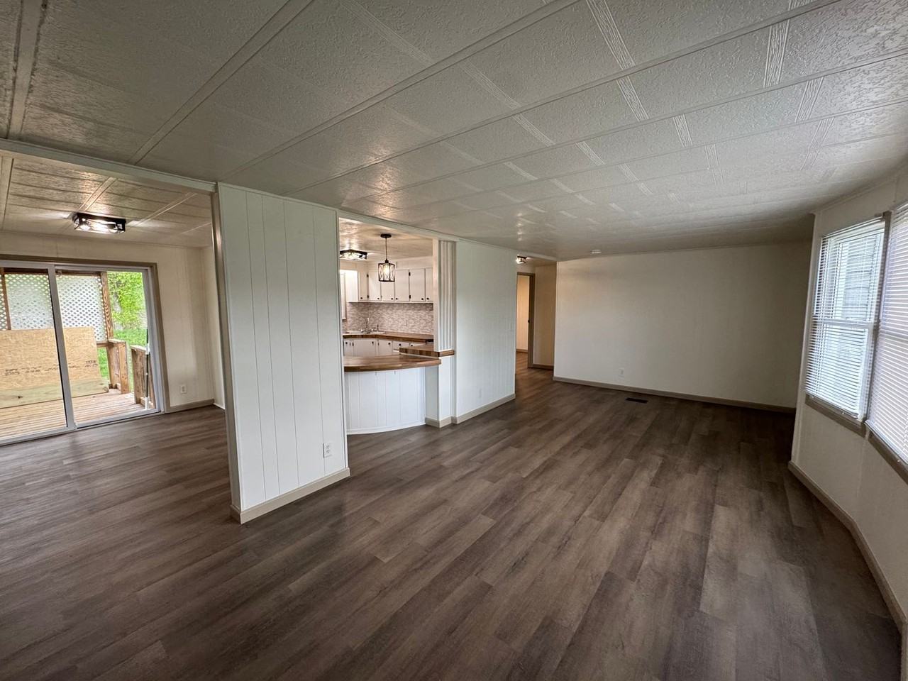 300 Derby Dr - Photo 4 of 15