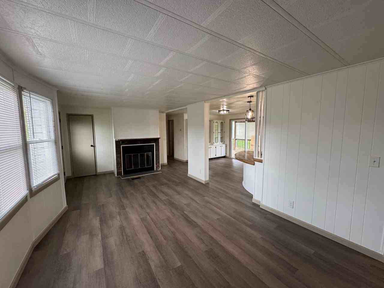 300 Derby Dr - Photo 5 of 15