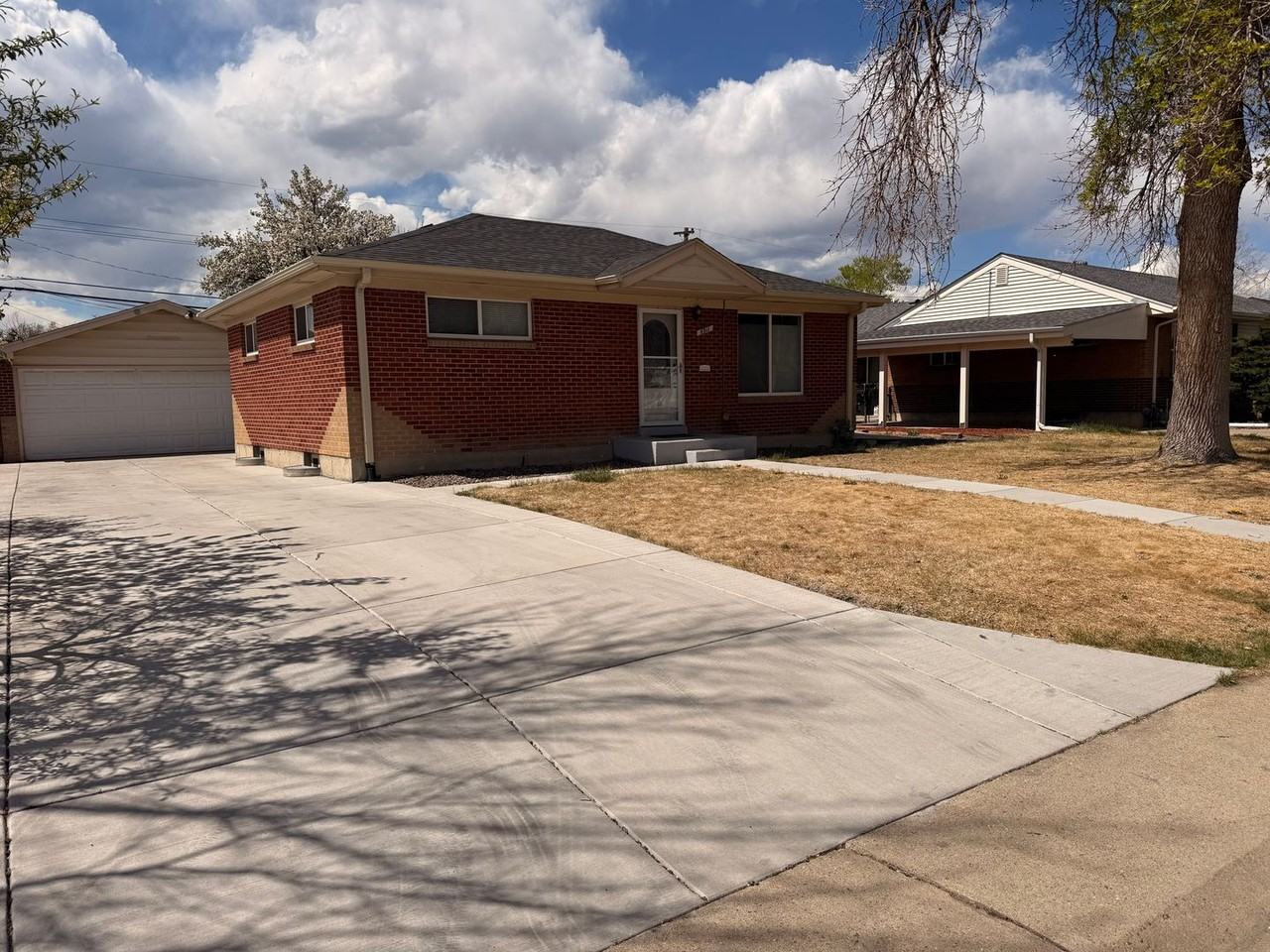 6911 Alan Dr - Photo 2 of 38