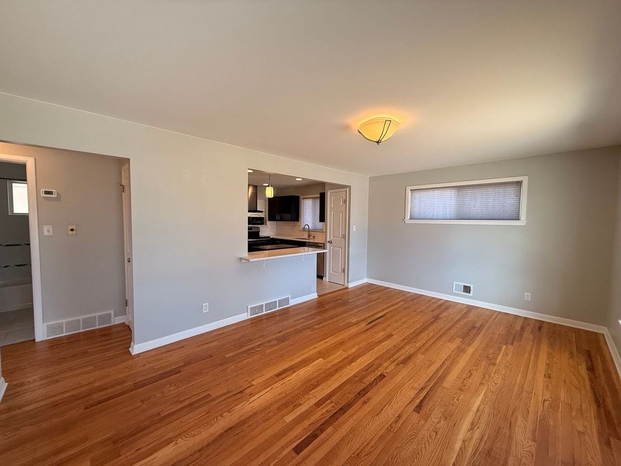 6911 Alan Dr - Photo 3 of 38