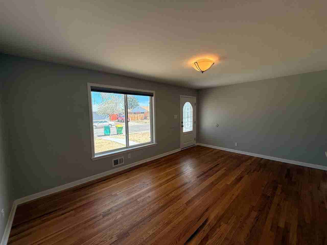 6911 Alan Dr - Photo 5 of 38