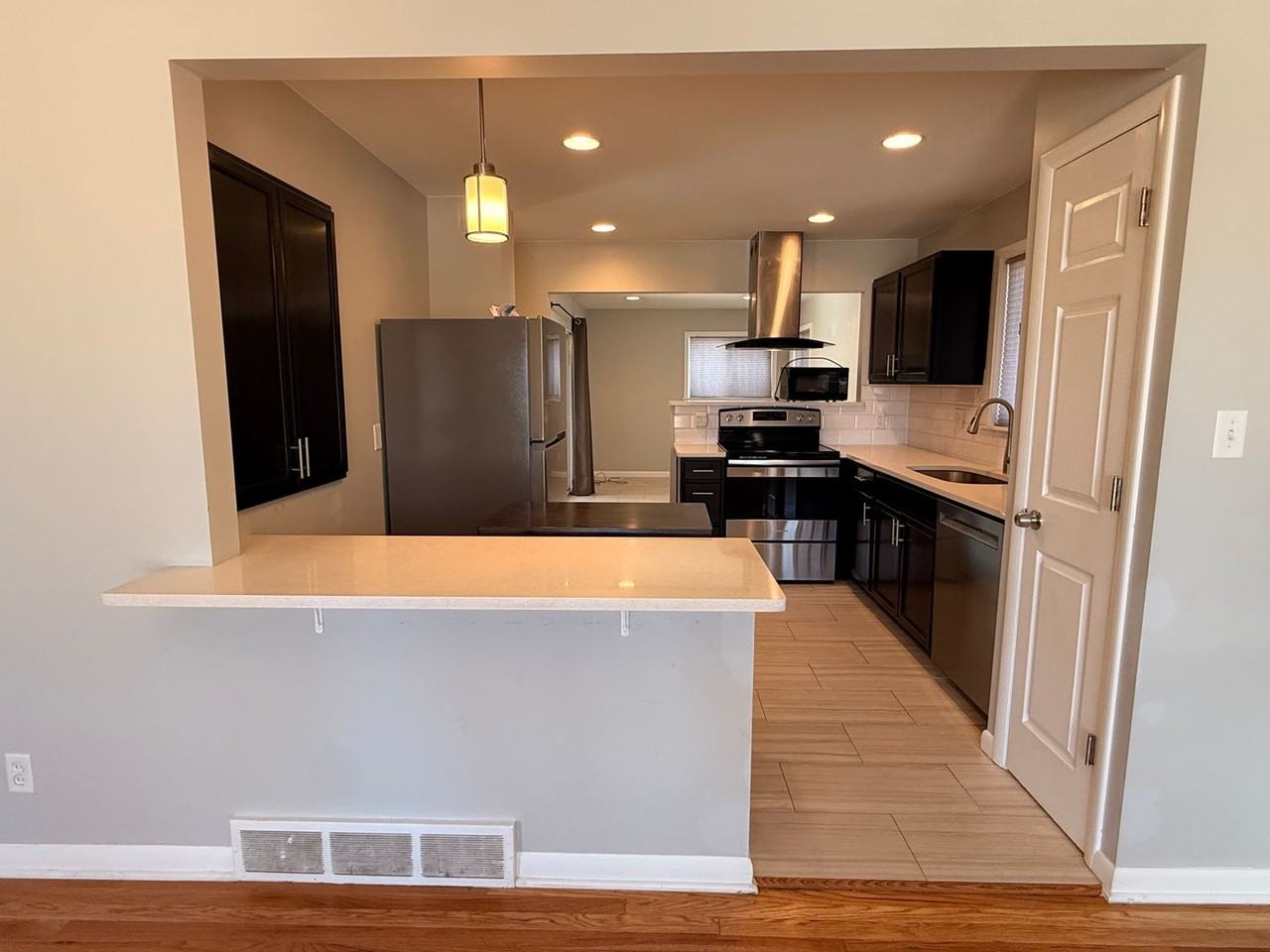 6911 Alan Dr - Photo 6 of 38