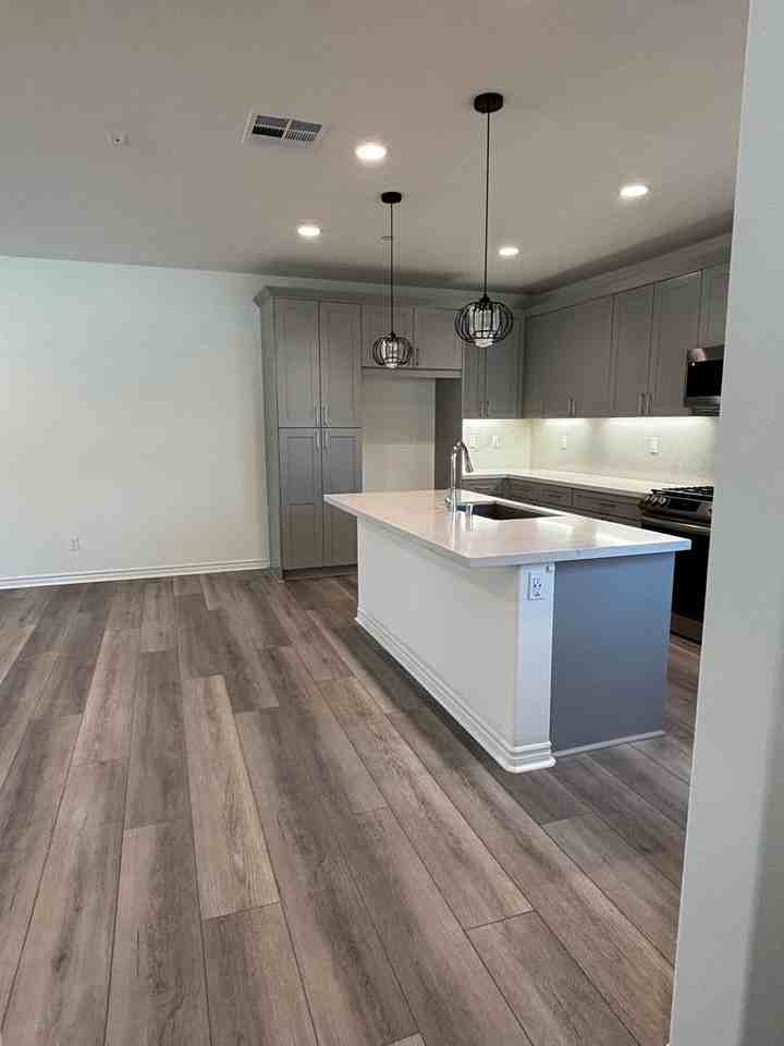 5706 Westmont Ln - Photo 5 of 30