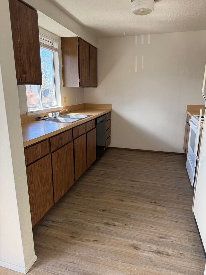 225 Nw 12th St - Photo 3 of 13