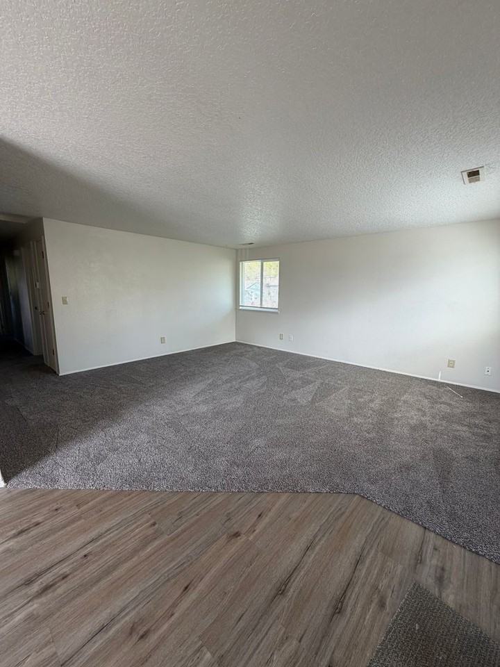 225 Nw 12th St - Photo 6 of 13