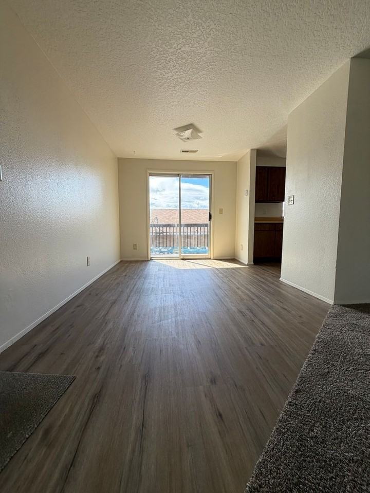 225 Nw 12th St - Photo 7 of 13