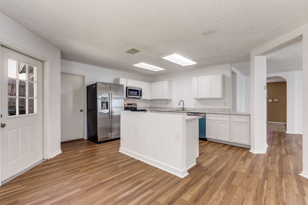 7851 Farlin Park Dr - Photo 6 of 25