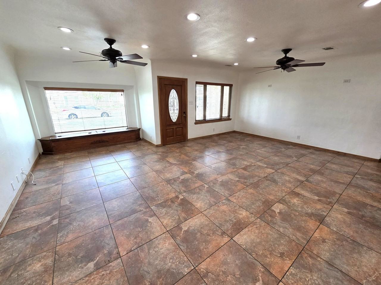 648 Auburn St - Photo 2 of 9