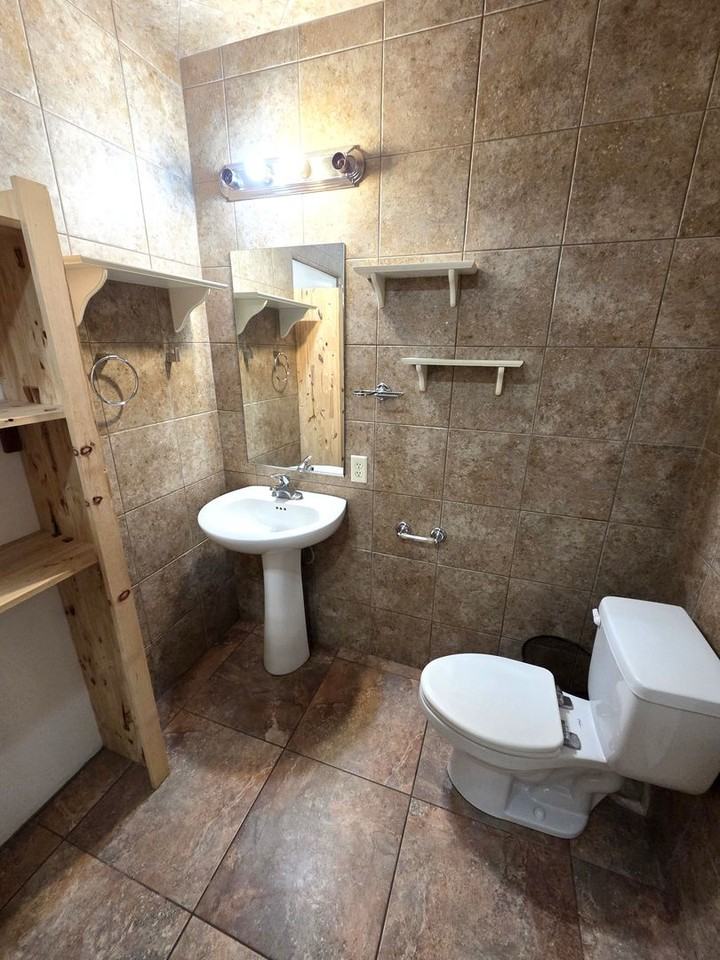 648 Auburn St - Photo 6 of 9