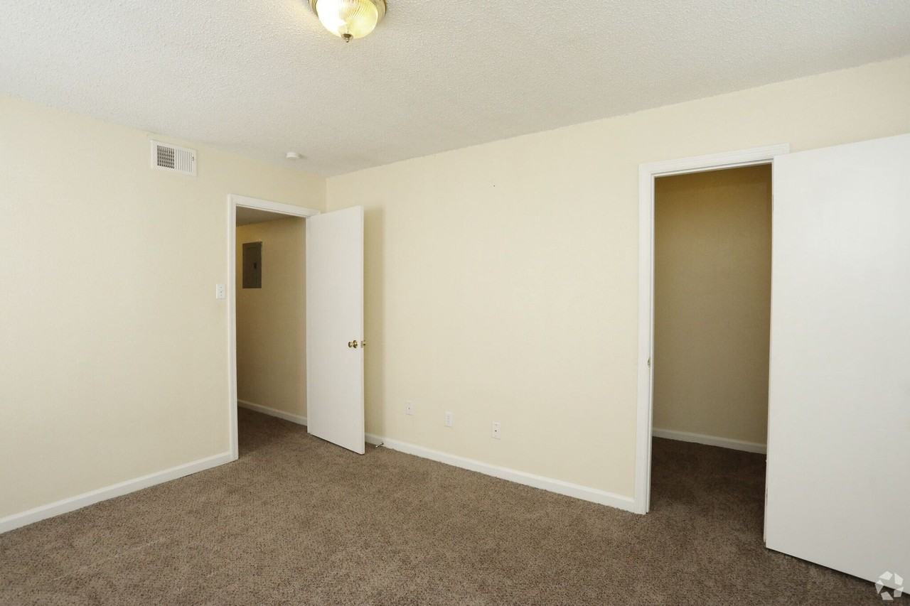 Eden Manor Apartments - Photo 6 of 50