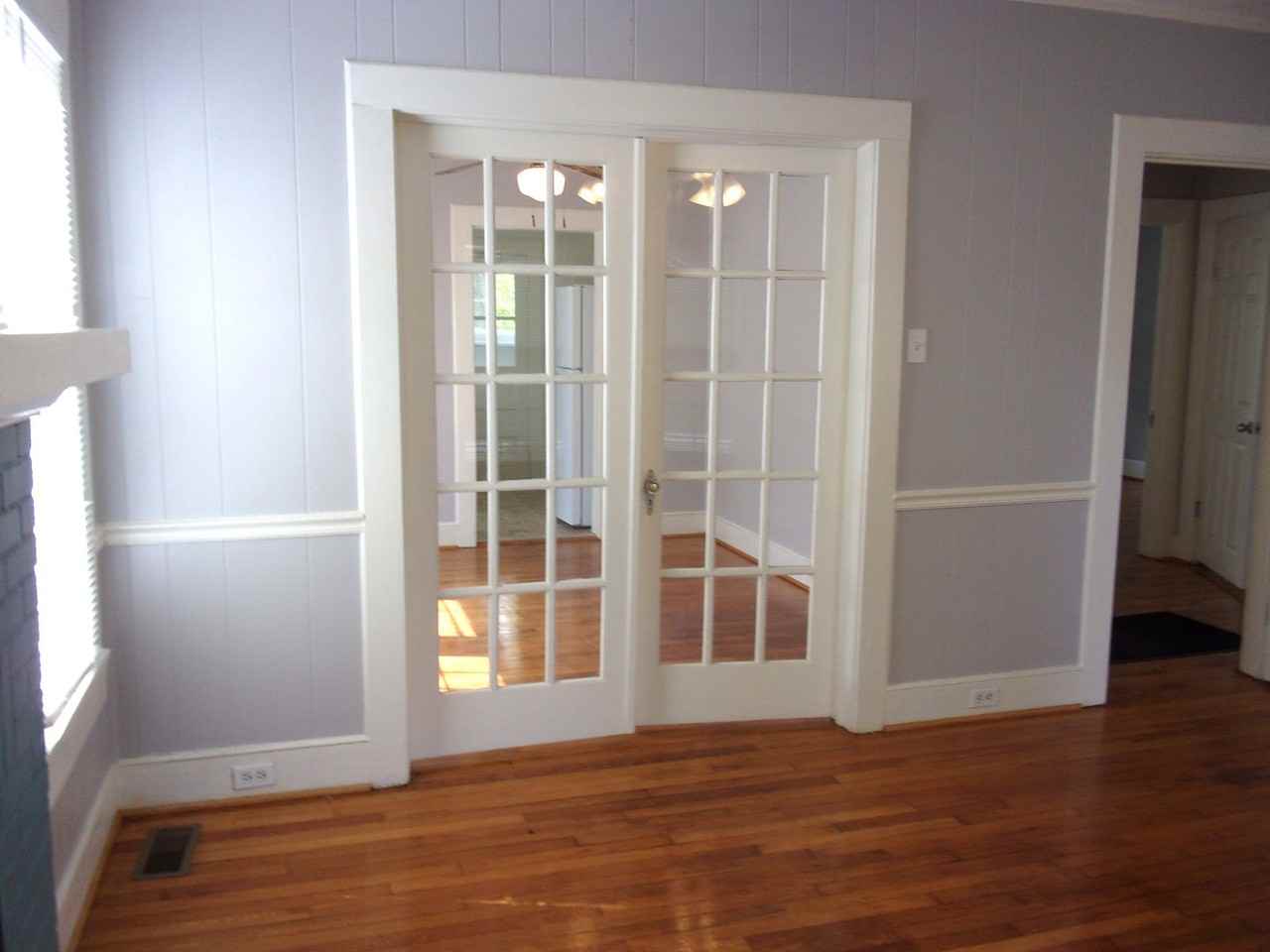 542 E Black St - Photo 3 of 15