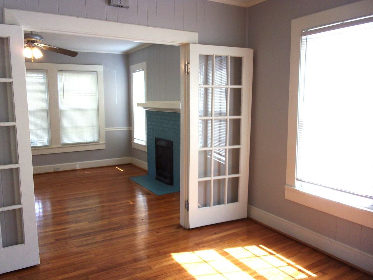 542 E Black St - Photo 6 of 15