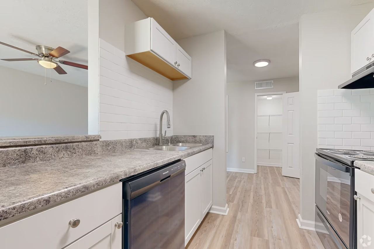 Governors Parc Apartments - Photo 3 of 38